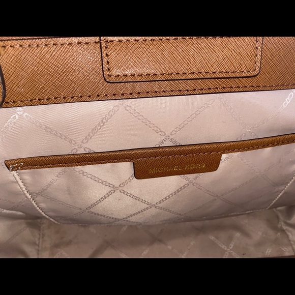Michael Kors full size purse - Picture 6 of 8